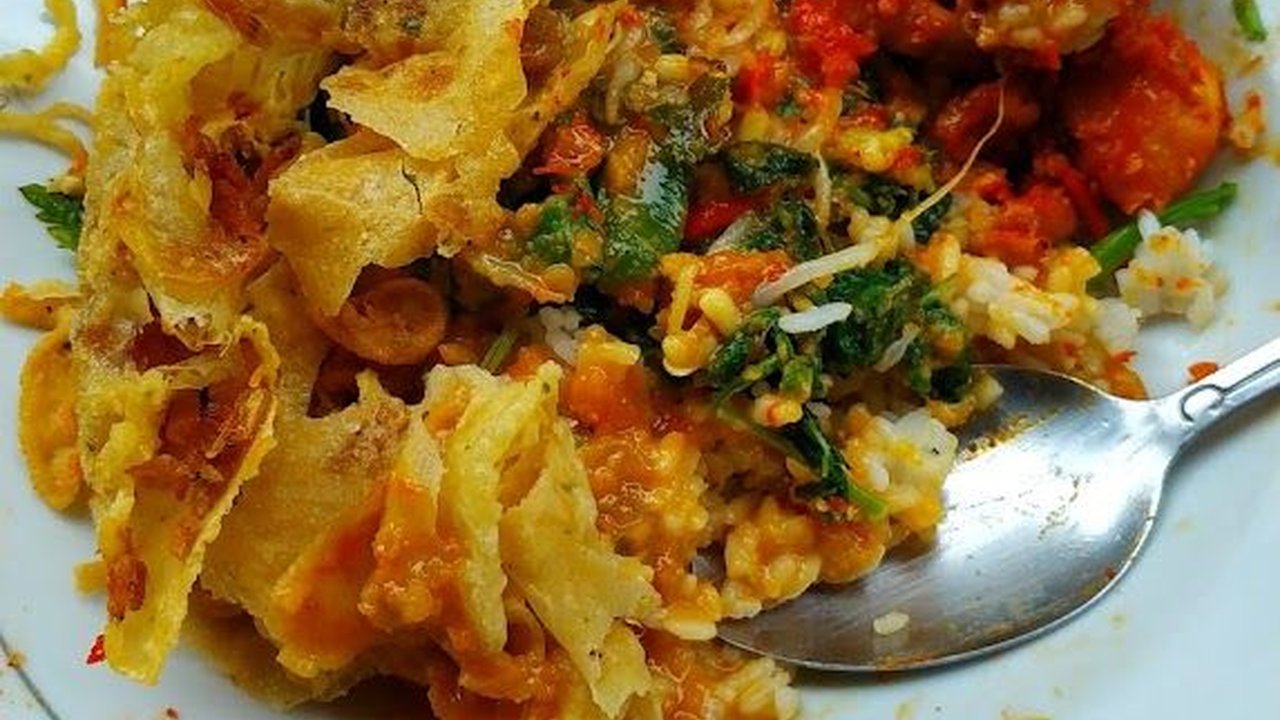 Mencicipi Pecel Legendaris Surabaya yang Buka Tengah Malam, Pelanggannya Orang Pulang Dugem