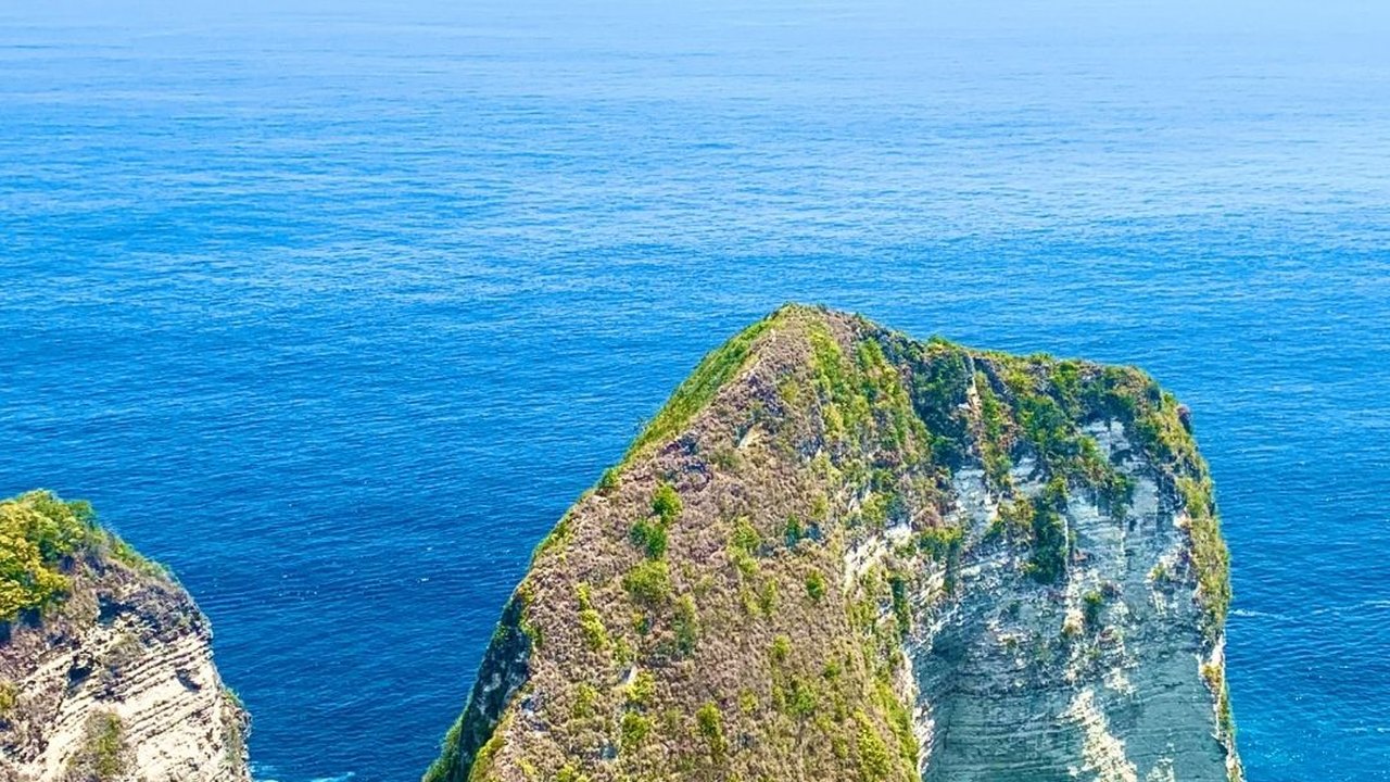 Nusa Penida, Pulau Kecil di Pinggir Bali yang Punya Banyak Keindahan Alam