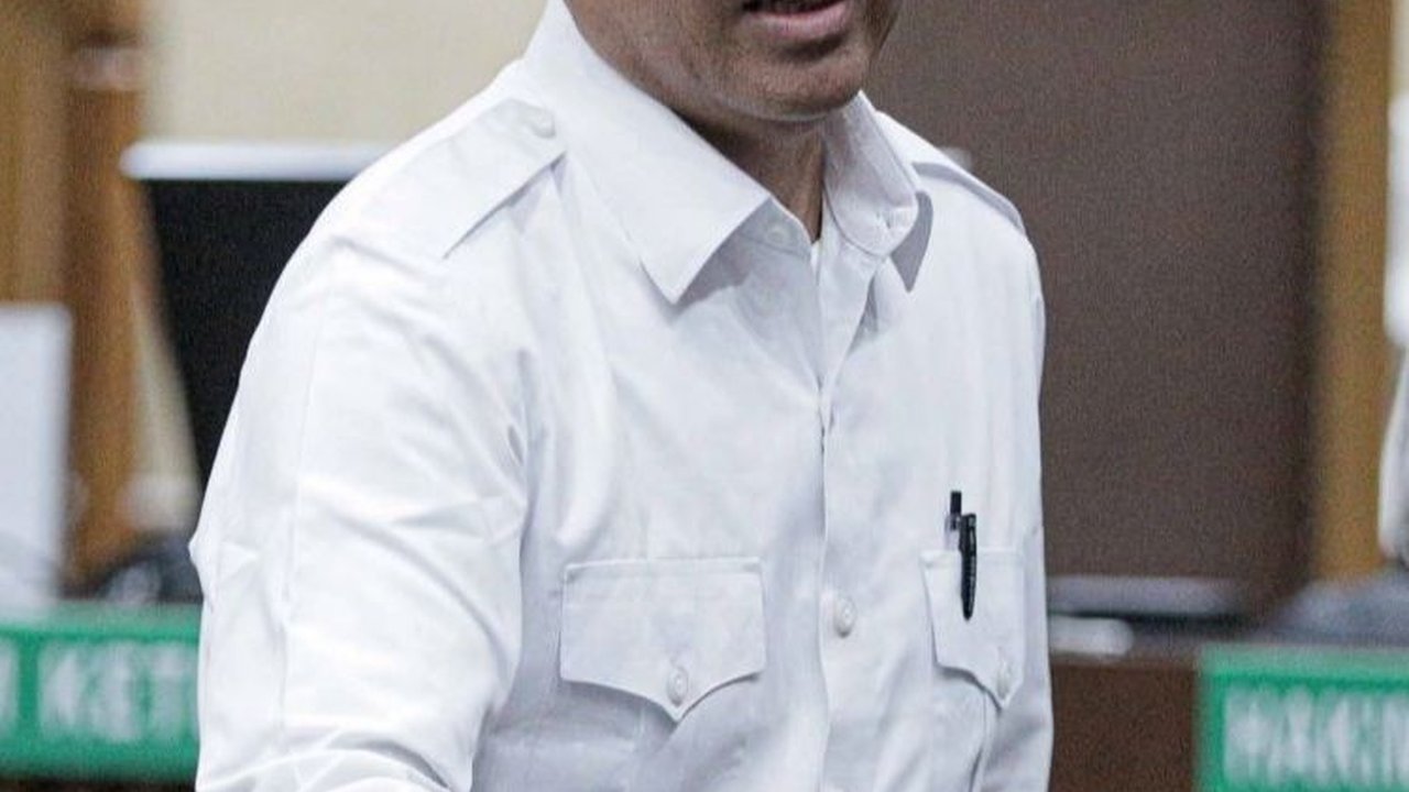 FOTO: Ekspresi Rafael Alun saat Majelis Hakim Menunda Sidang Putusan di Pengadilan Tipikor
