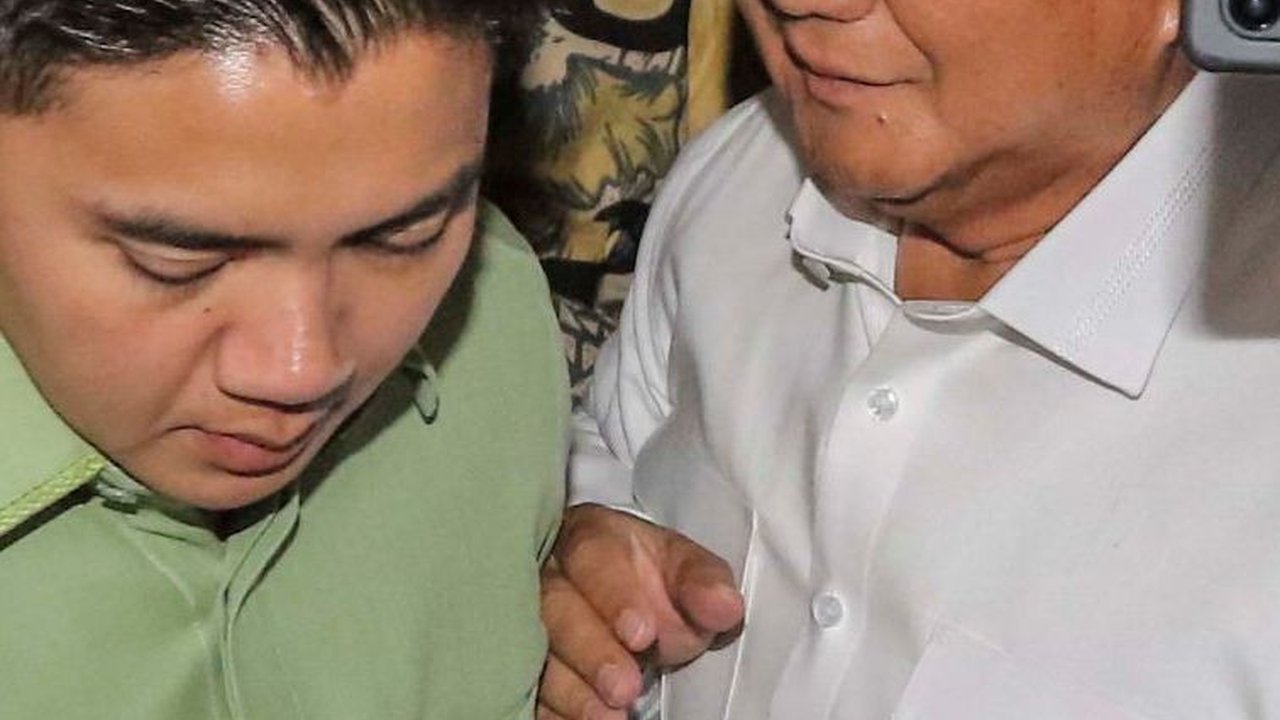 FOTO: Datangi Kantor Pusat Persatuan Wartawan Indonesia di Jakarta, Prabowo Dikawal Ajudan Mayor Teddy