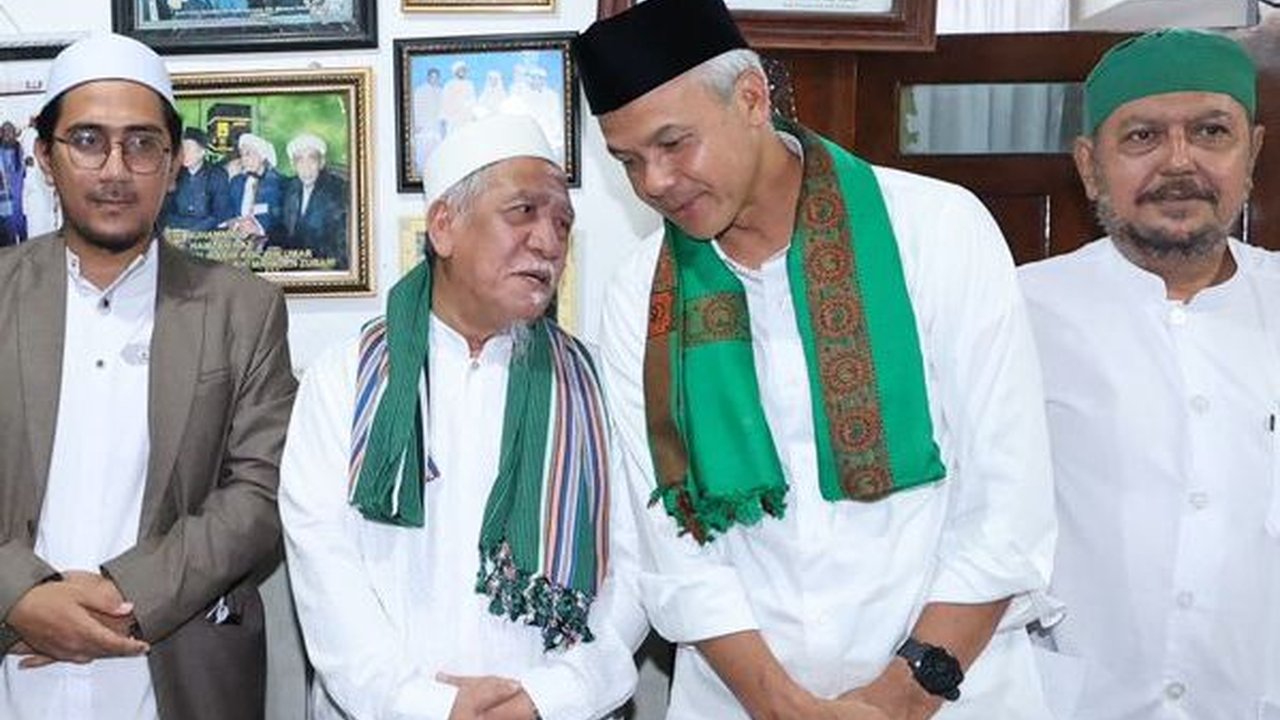 Ganjar Minta Doa ke KH Abdullah Ubab Maimoen: Dunia Sedang Tidak Baik