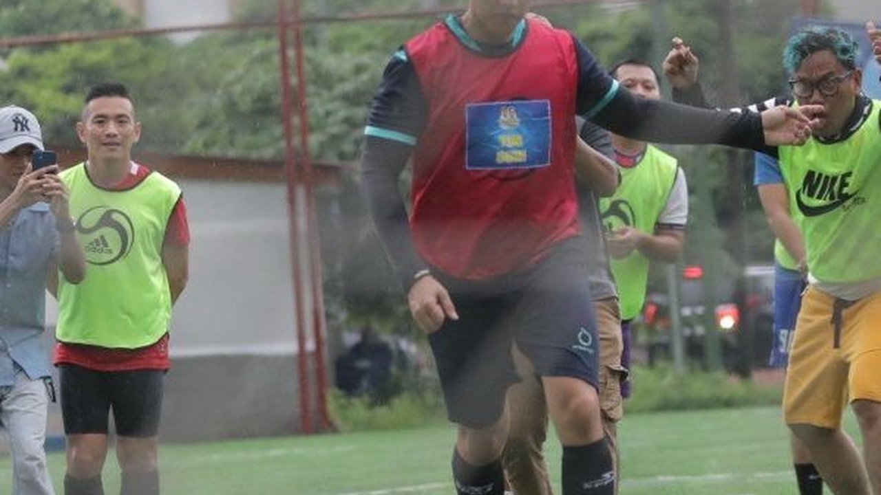 Aksi Kaesang Main Bola di Samsul Cup Prabowo-Gibran, Dekatkan Pemilih dengan Paslon