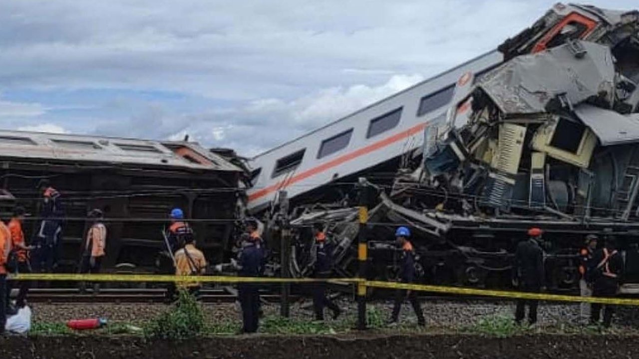 Imbas Kecelakaan KA Turangga di Bandung, Penumpang Bisa Uangkan 100 Persen Tiket Perjalanan yang Terdampak