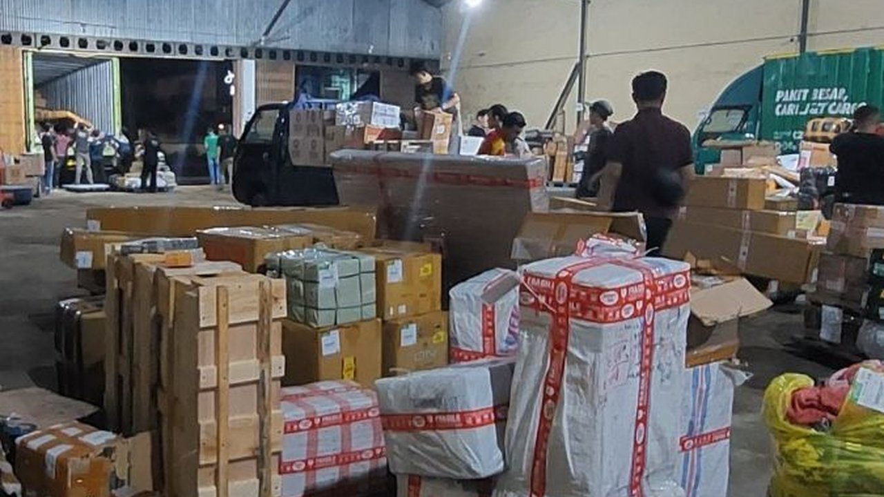 Peredaran Ratusan Ribu Rokok Ilegal dari Jasa Ekspedisi Dibongkar Bea Cukai