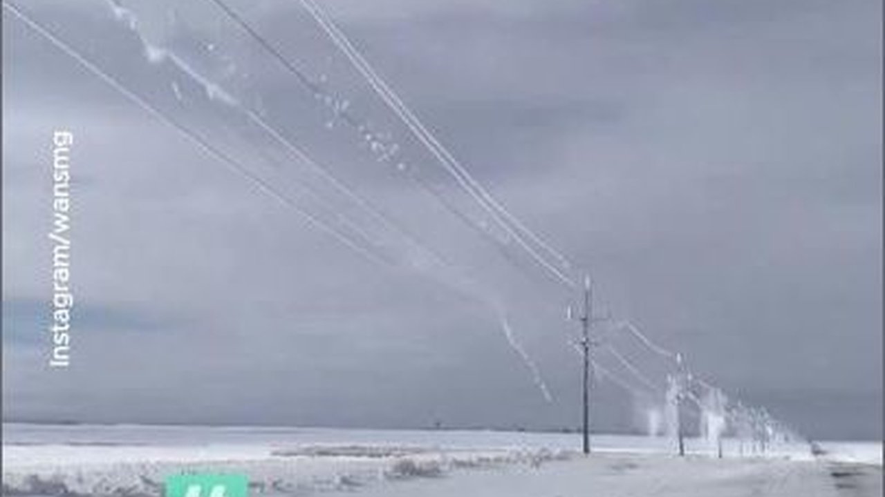 VIDEO: Begini Ternyata Cara Merontokkan Salju di Kabel Listrik