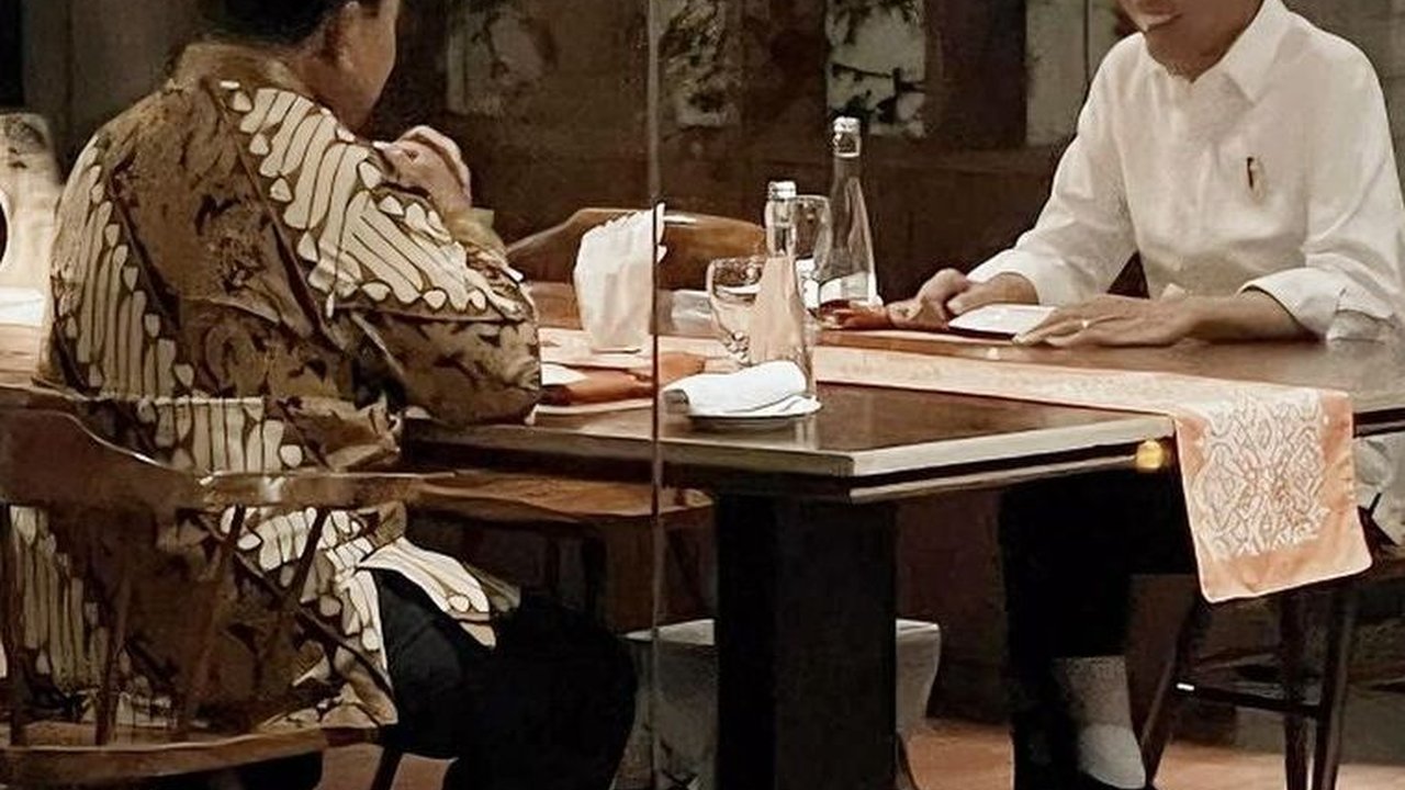 FOTO: Penuh Tawa, Ini Momen Akrab Jokowi dan Prabowo Makan Malam Bareng di Menteng