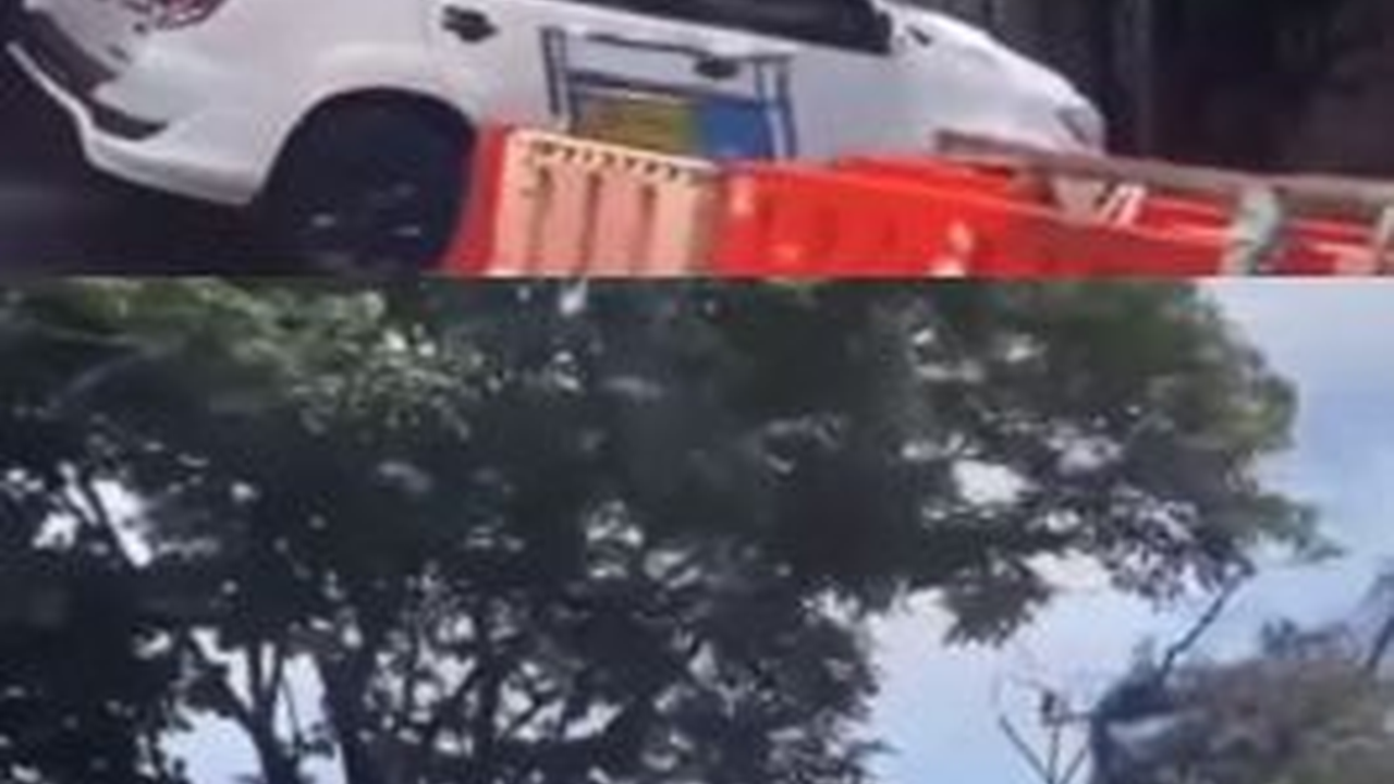 Viral Aksi Pengendara Mobil Nekat Terobos Trotoar karena Jalan Utama Ditutup, Bikin Geleng Kepala