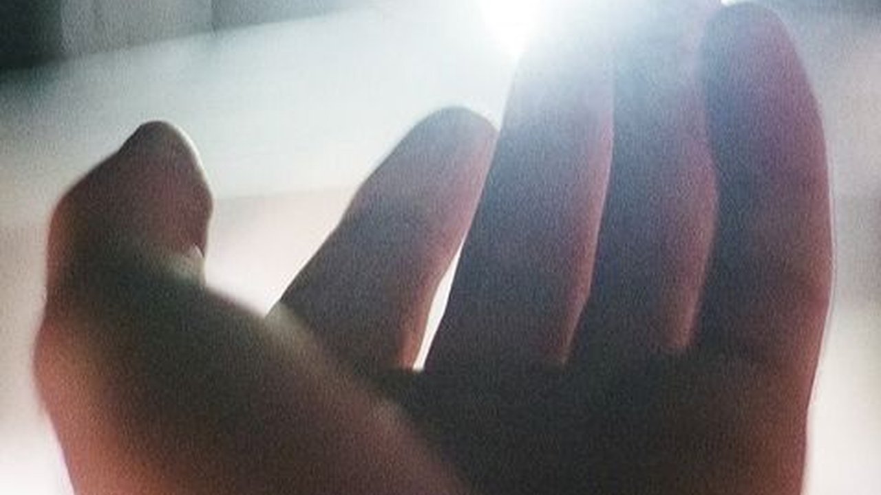 Cara Menghilangkan Kesemutan di Jari Tangan, Pijatan Ringan hingga Kompres