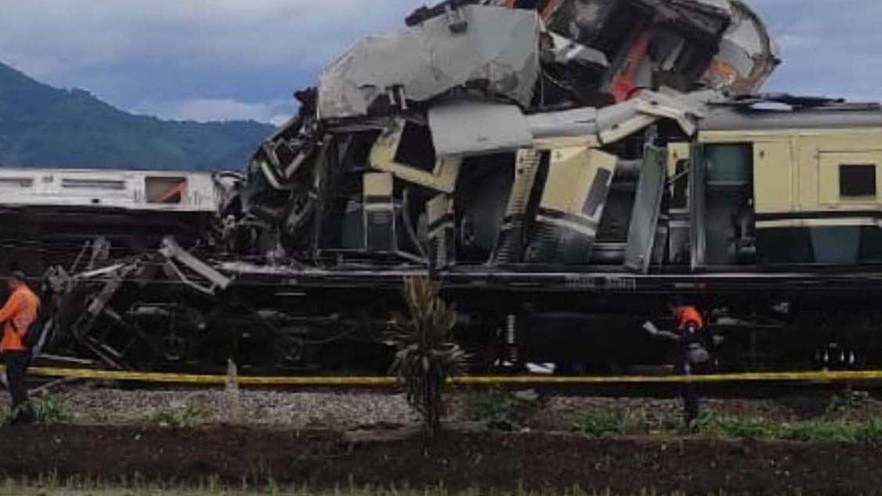 Investigasi Tabrakan Kereta di Bandung Capai 3 Bulan, Rel Double Track Langsung Diprioritaskan