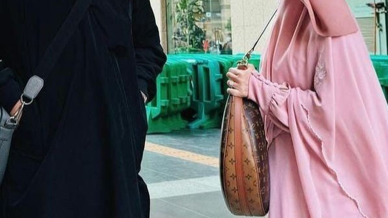 Cantiknya Bunga Citra Lestari Bercadar saat Umrah, Didoakan Istiqamah dengan Pakaian Tertutup
