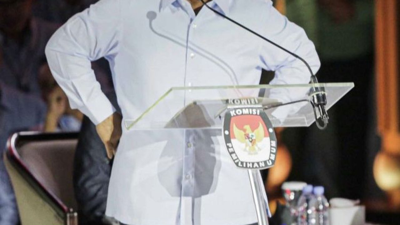 VIDEO: Momen Prabowo Pose Tolak Pinggang saat Anies Sentil Lahan di Debat Capres