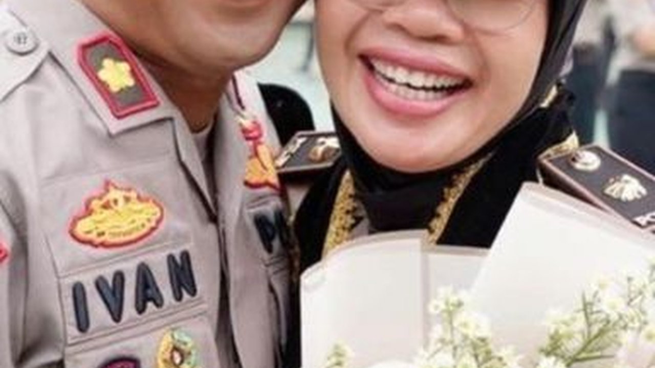 Sama-Sama Perwira, Momen Manis Kompol Ivan Hadiri Kenaikan Pangkat Sang Istri, Ada Jenderal Polisi