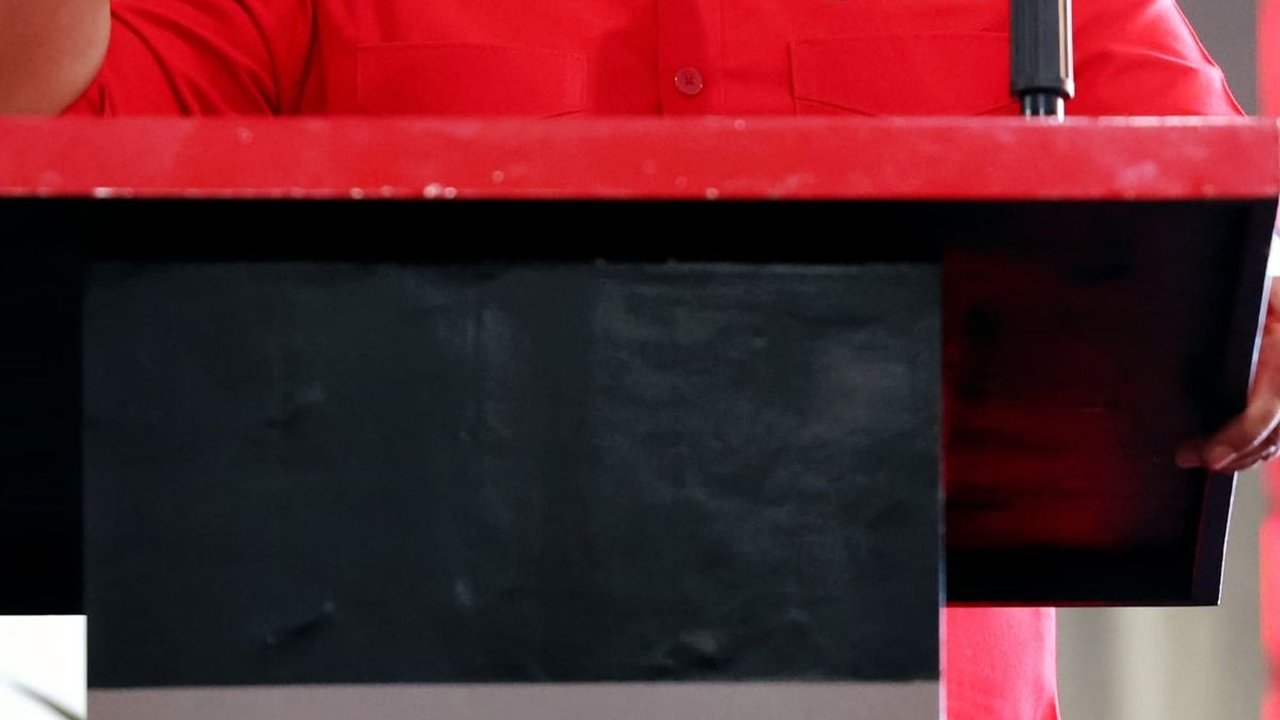 PDIP Desak Prabowo Minta Maaf Usai Sebut Bung Karno Pakai Alutsista Bekas