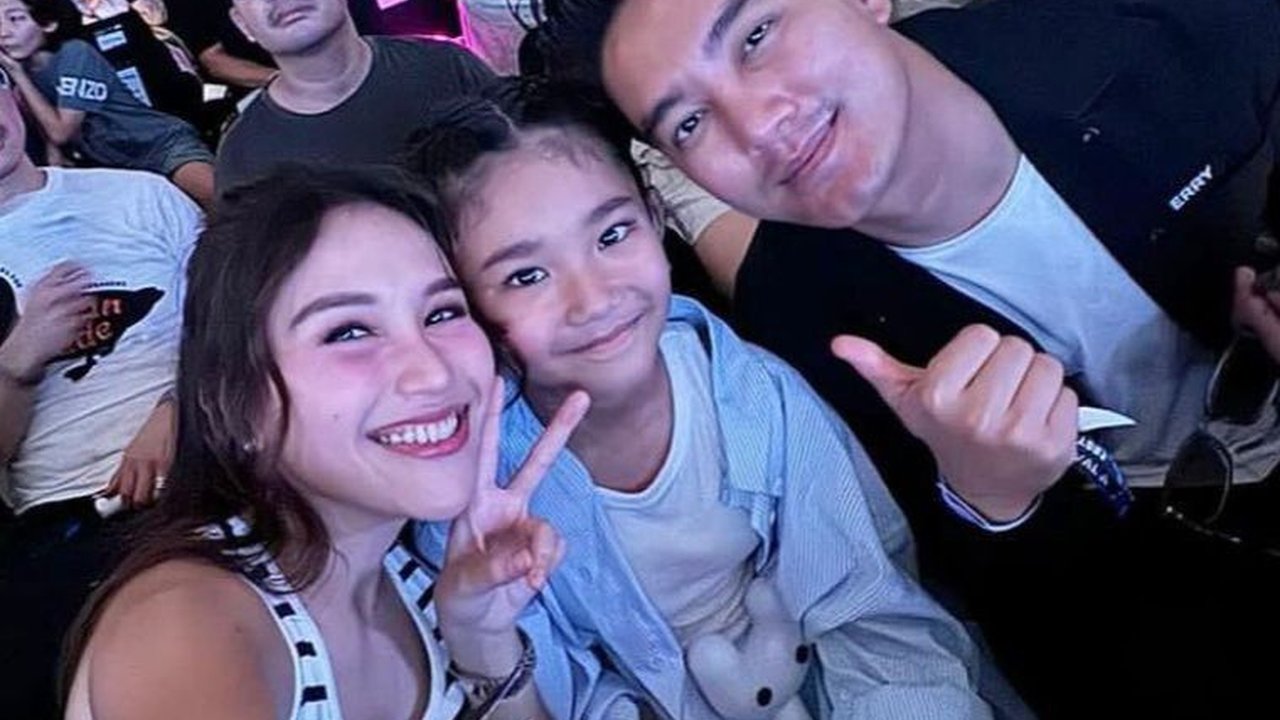 Potret Cantik Ayu Ting Ting saat Hadir di Acara Golden Disk Award Jakarta, Ditemani Boy William Langsung Bikin Heboh