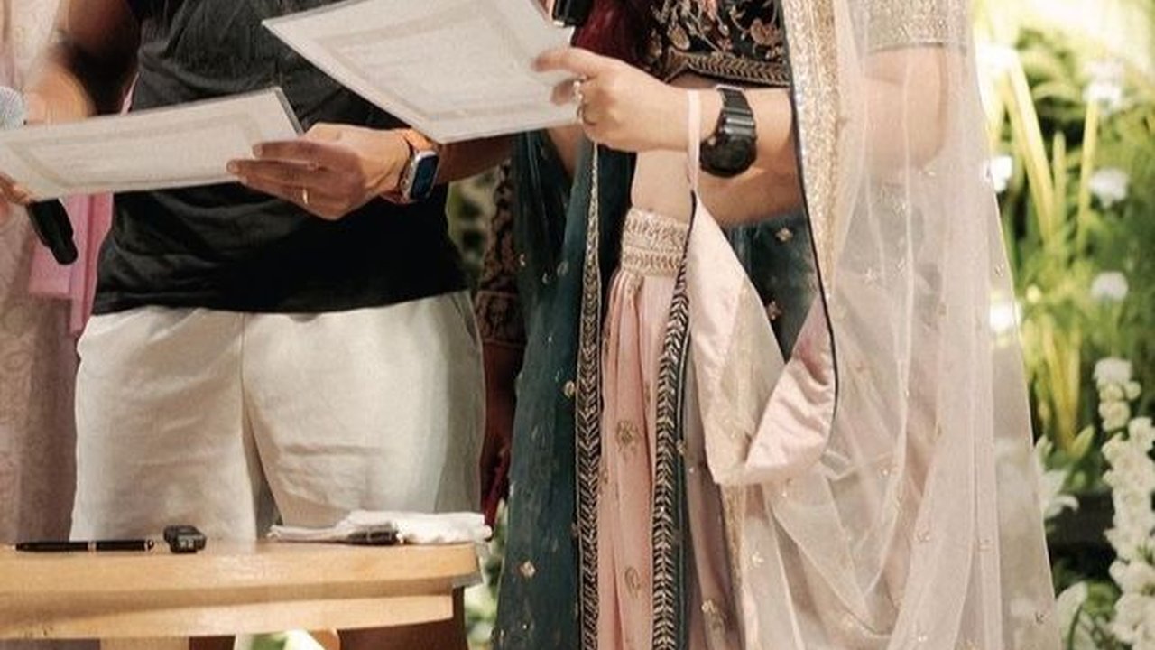 Menikah Dengan Memakai Kaos Oblong dan Celana Pendek, Menantu Aamir Khan Jadi Sorotan Netizen