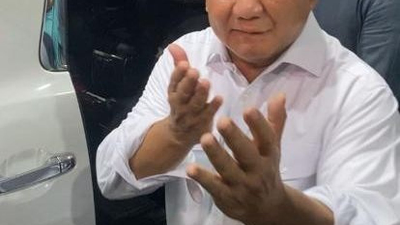 Momen Prabowo Joget Silat dan 'Manyun' Tanggapi Pertanyaan soal Serangan Anies di Debat Capres