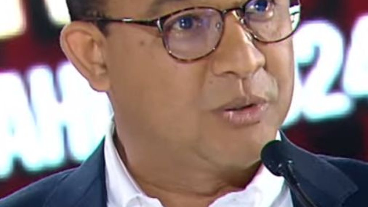 VIDEO: Anies Bandingkan Prabowo Miliki 340 000 Hektar Tanah Saat TNI Tak Punya Rumah: Ironis!