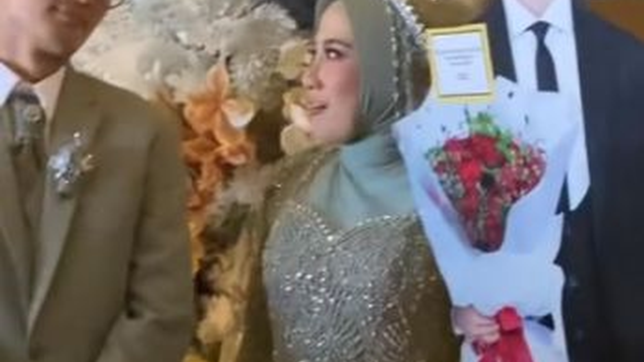 Viral Pengantin Wanita Dapat Kado Standee Taehyung di Pelaminan, Reaksi Suami Jadi Sorotan
