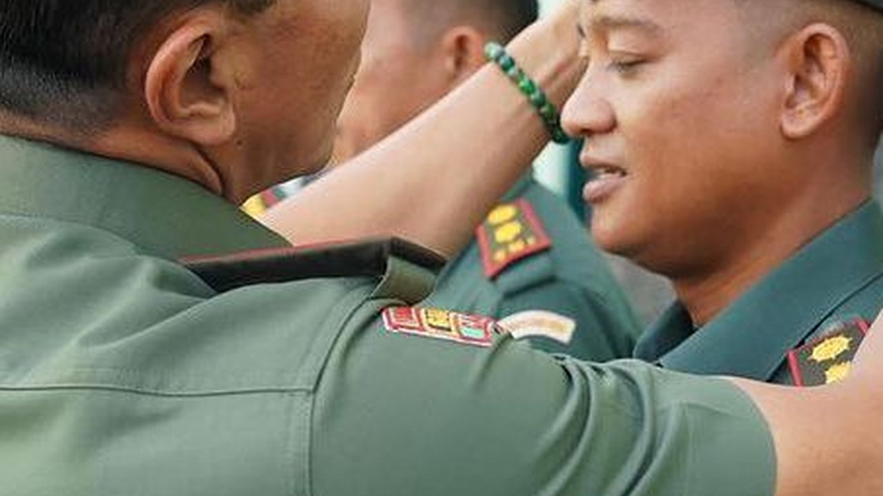 Cara Istimewa Mayjen TNI Totok Sentuh Hati Prajurit, Ada Momen Pamer Otot Bareng