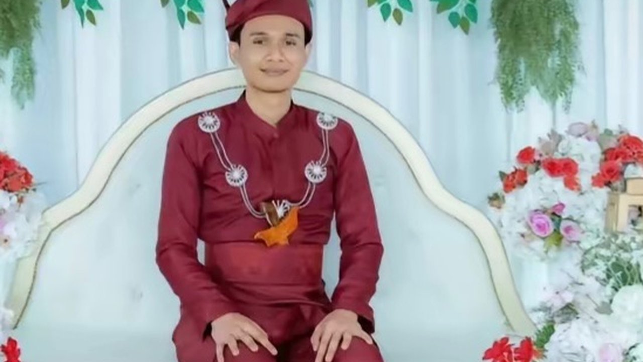 Viral Momen Haru Pengantin Pria Seorang Diri di Pelaminan, Curi Perhatian Warganet