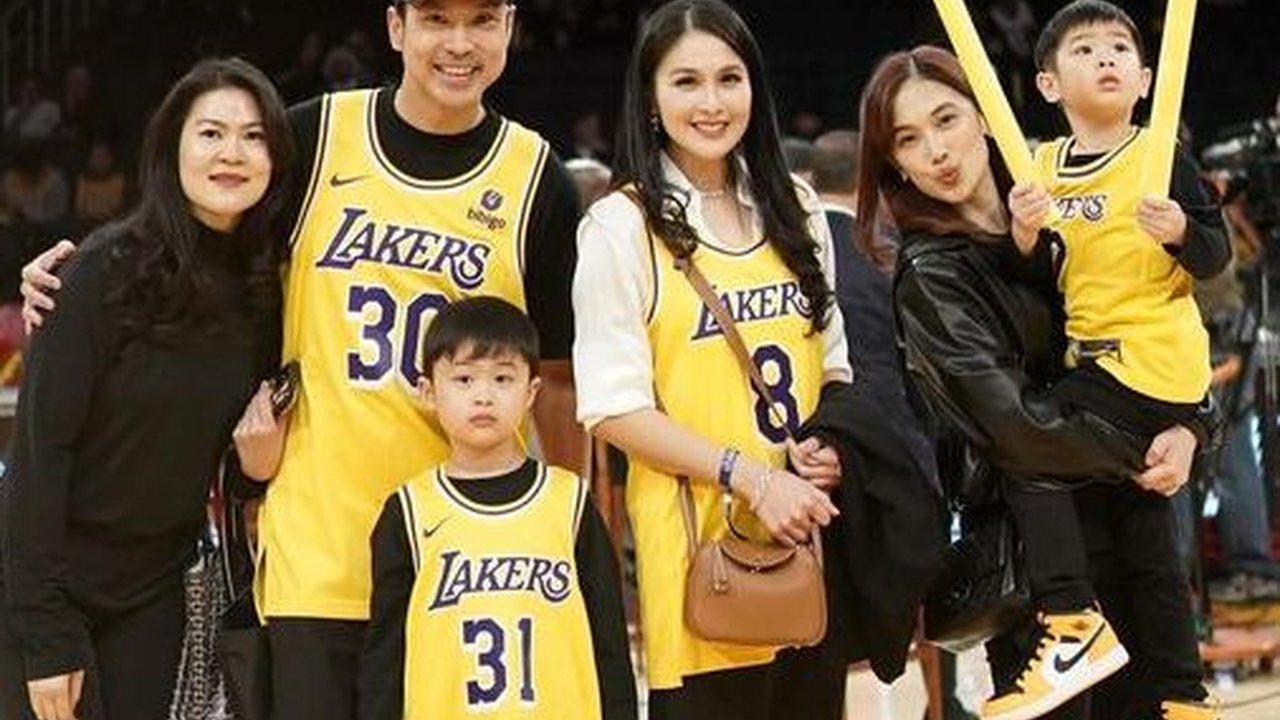 Nonton Basket dengan Fasilitas VVIP, ini 10 Potret Keseruan Sandra Dewi dan Keluarga saat Diundang Nonton NBA di Amerika