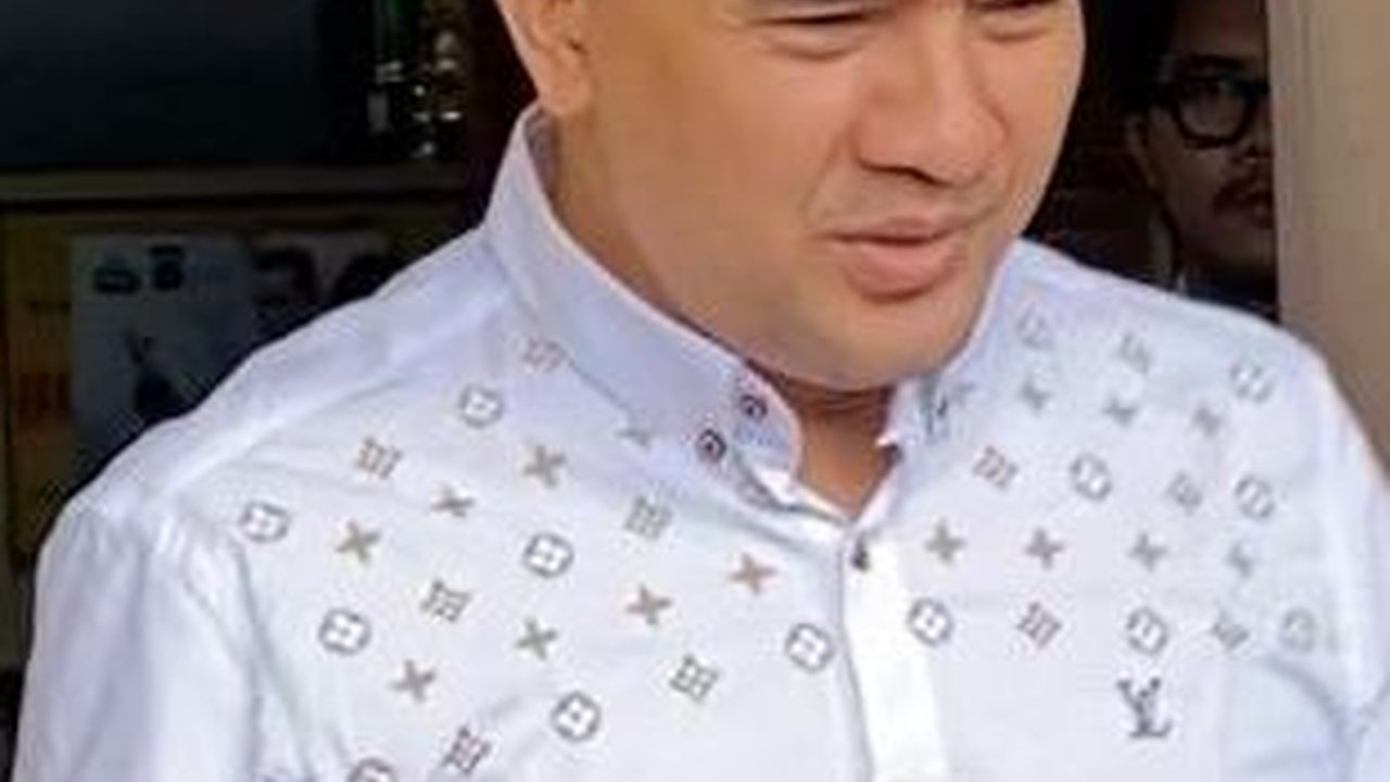 Tampak Lelah Saat Bebas, Ini 8 Potret Saipul Jamil Usai 3 Hari Menginap di Kantor Polisi