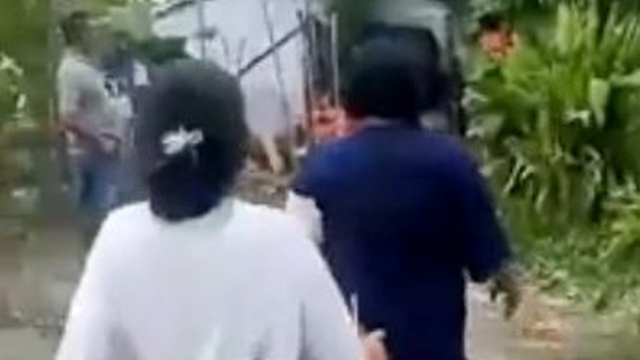 Viral Diprotes Emak-Emak, Lapak Judi dan Narkoba di Medan Dibakar Polisi