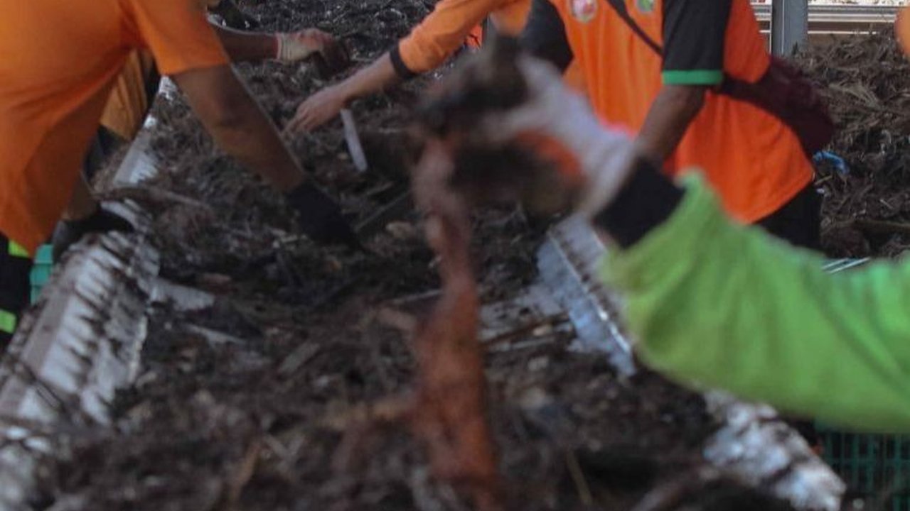 FOTO: Intip Pengolahan Puluhan Ton Sampah Sungai Ciliwung Menjadi Pupuk Kompos dan Bahan Bakar di TB Simatupang