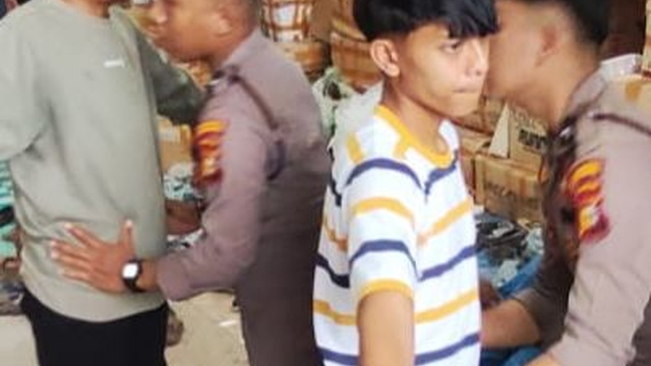 Polresta Pekanbaru Kawal Ketat Pelipatan Surat Suara Pemilu 2024 di Gudang Logistik