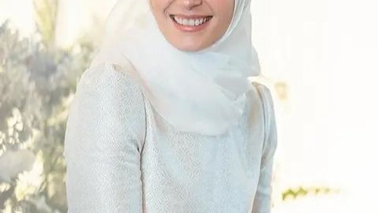 Potret Cantik Anisha Isa Berhijab Gelar Pengajian Jelang Menikah dengan Pangeran Abdul Mateen