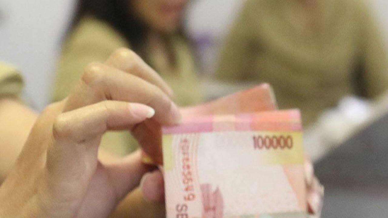 Pertumbuhan DPK Perbankan Melambat per November 2023, OJK Ungkap Penyebabnya