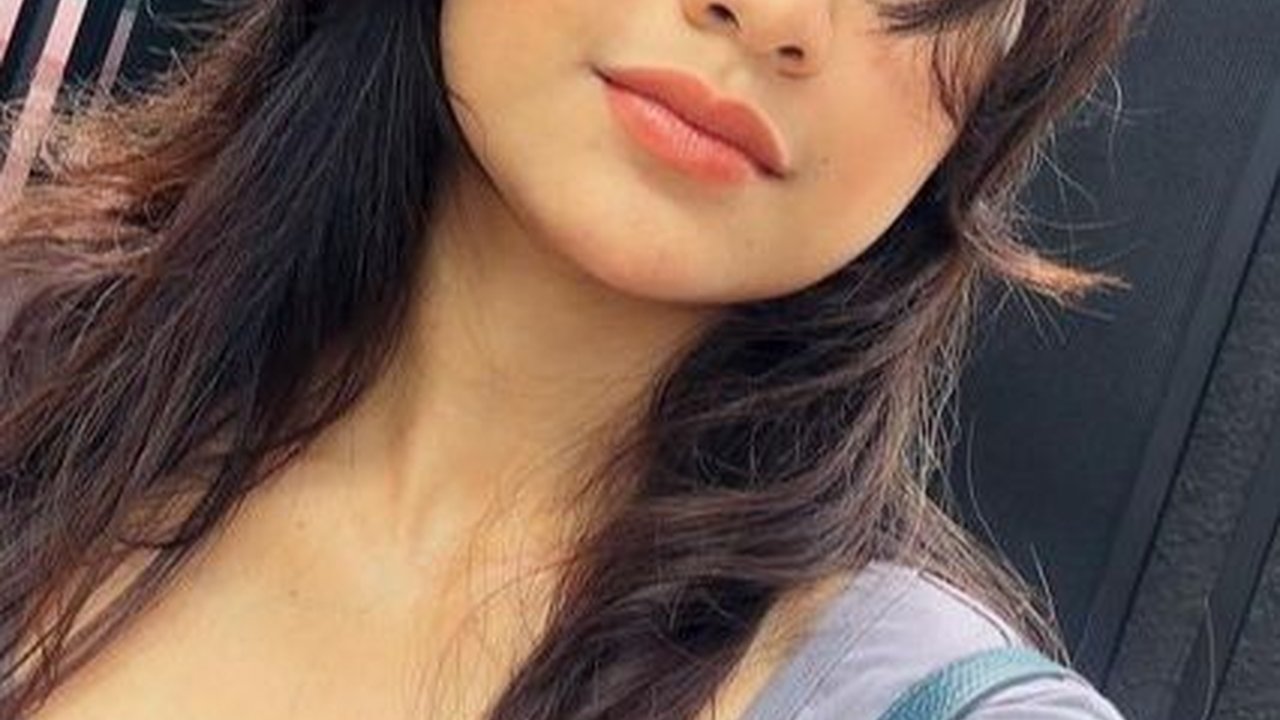 10 Potret Terbaru Indah Permatasari istri Arie Kriting yang Makin Cantik, Penampilannya bak Masih Gadis