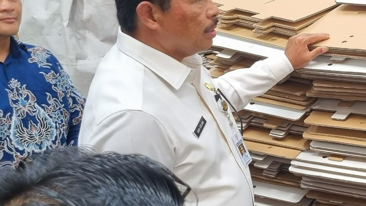 Pj Gubernur Jateng Temukan Ratusan Kotak Suara Rusak di KPU Solo