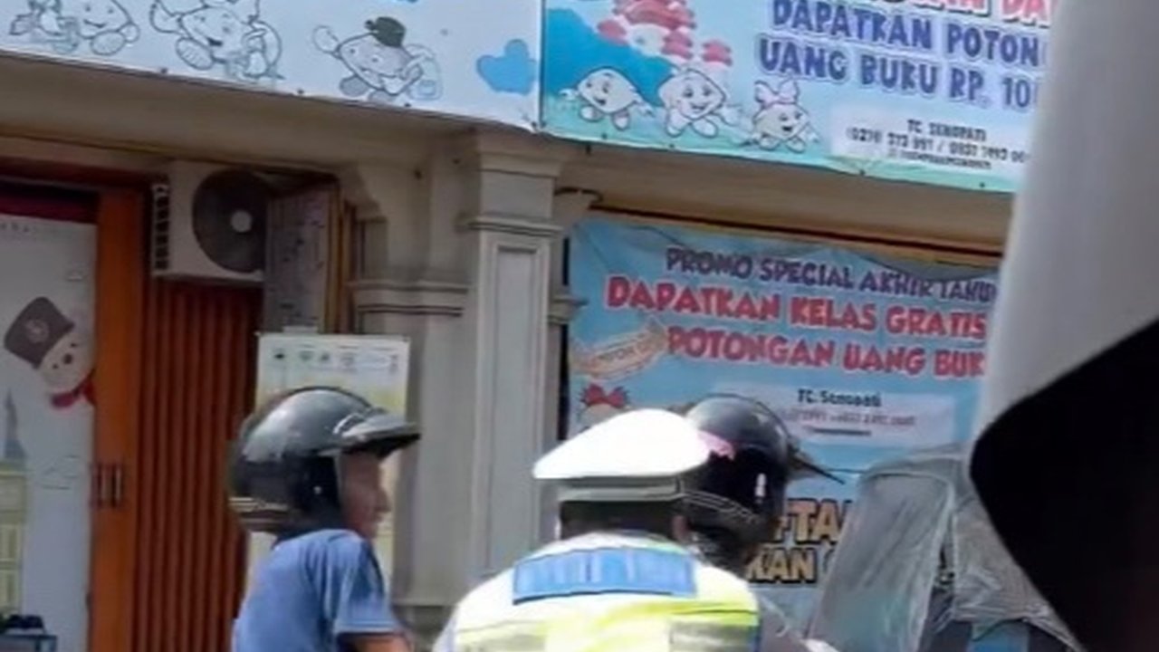 Niat Tertibkan Pengguna Jalan, Polisi Ini Nyaris Terseret Motor