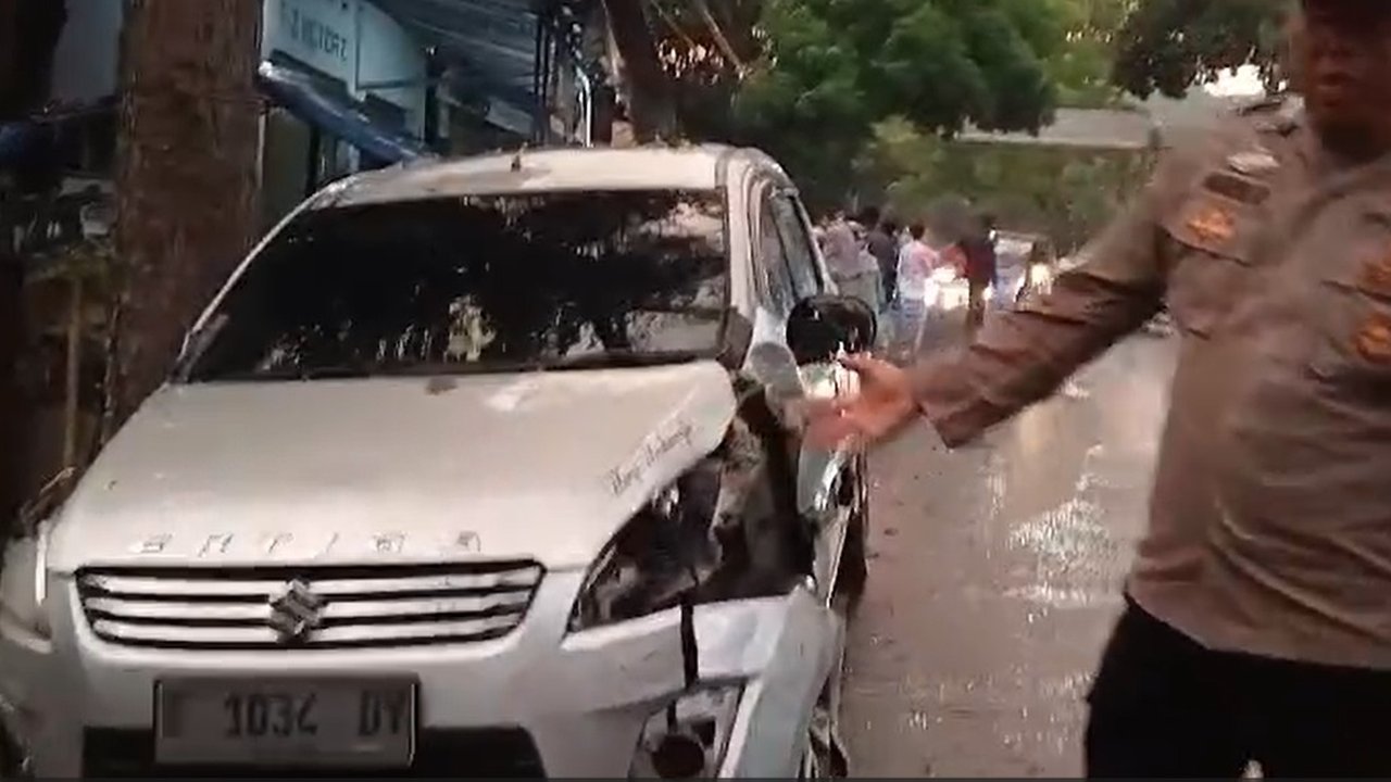 Pelaku ganjal ATM
