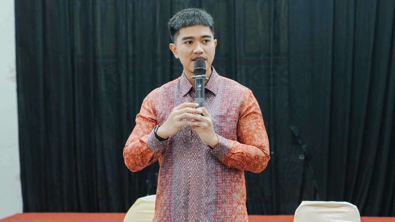Hangatkan Suasana, Kaesang Bermain Kuis Bareng Anak di Panti Yatim