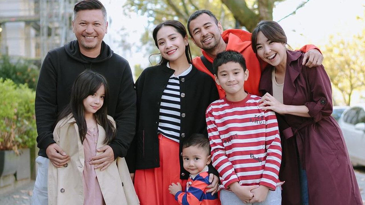 7 Potret Keluarga Raffi Ahmad dan Gading Marten Kumpul di Jerman, Vibesnya bak Foto Bareng Besan