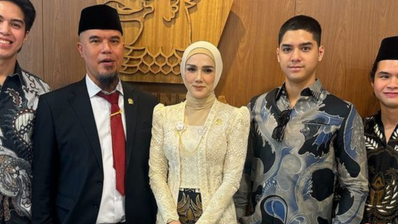 Ahmad Dhani Dilantik Jadi Anggota DPR RI, Mulan Jameela Hingga Ketiga Putra Gantengnya Turut Menemani