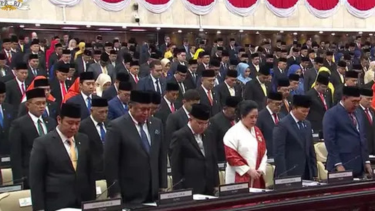 Pelantikan dan pembacaan sumpah dan janji anggota DPR periode 2024-2029, Selasa (1/10/2024). (tangkapan layar youtube DPR RI)