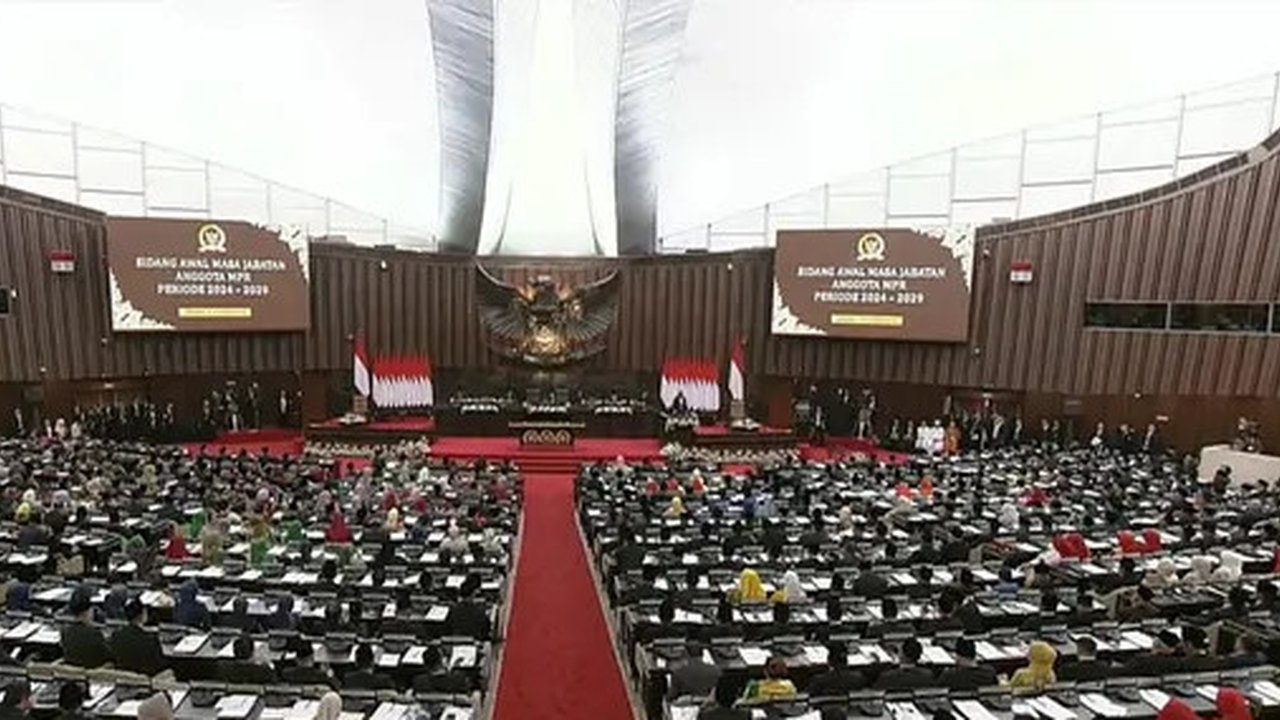 Pelantikan dan pembacaan sumpah dan janji anggota DPR periode 2024-2029, Selasa (1/10/2024). (tangkapan layar youtube DPR RI)