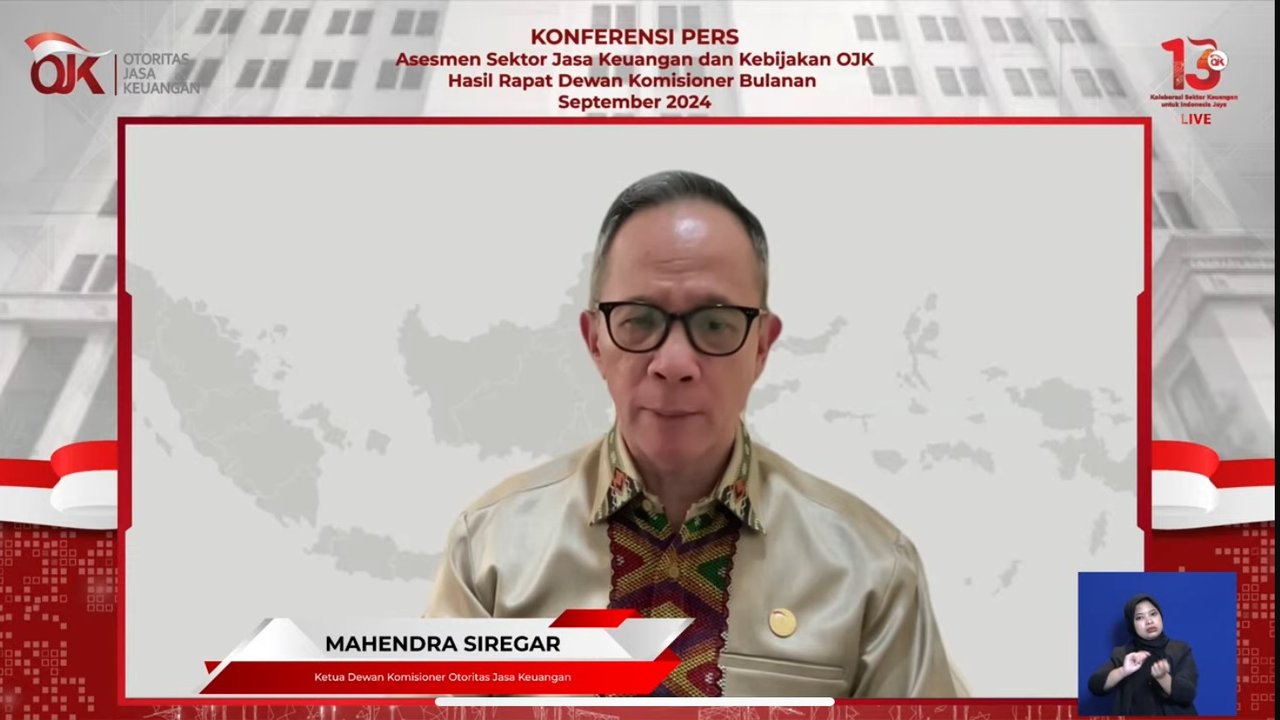 Ketua Dewan Komisioner OJK Mahendra Siregar