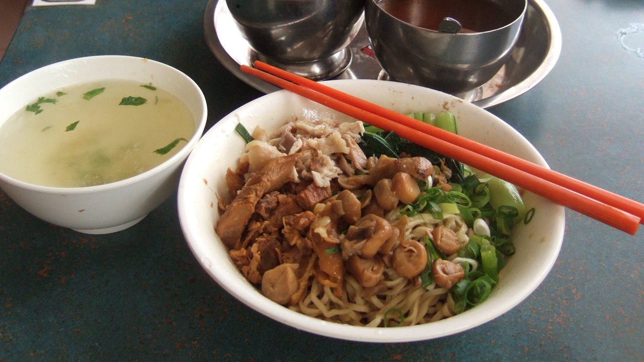 Kalori dan nutrisi semangkuk mie ayam, dampak konsumsi berlebihan