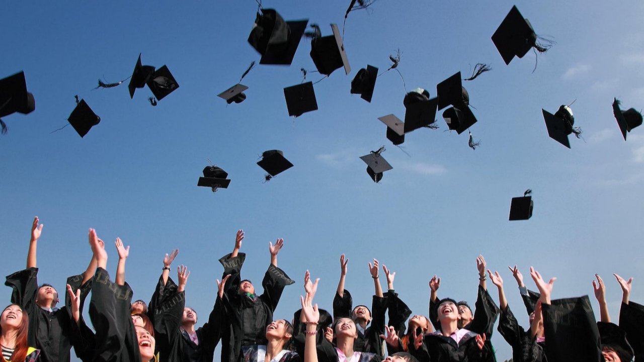 Ilustrasi wisuda, kelulusan. (Photo by Pixabay from Pexels)