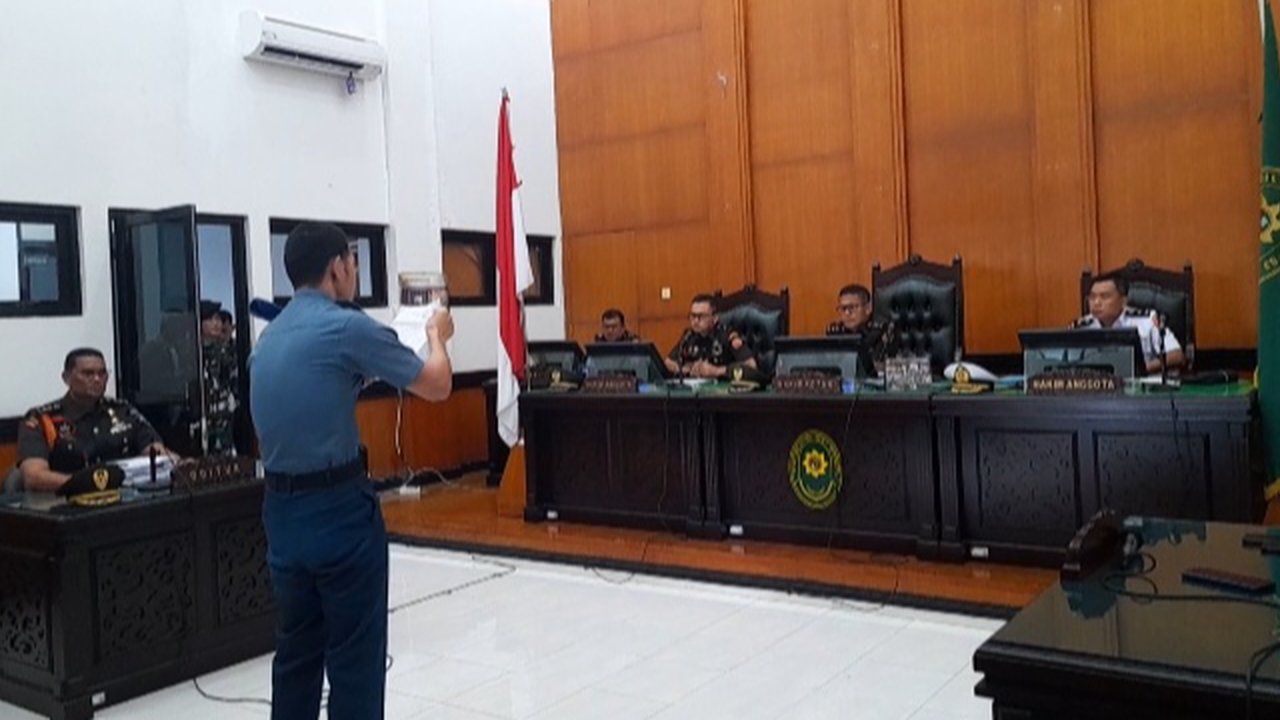 Pecah Tangis Serda Adan Saat Minta Keringanan Hukuman Depan Hakim