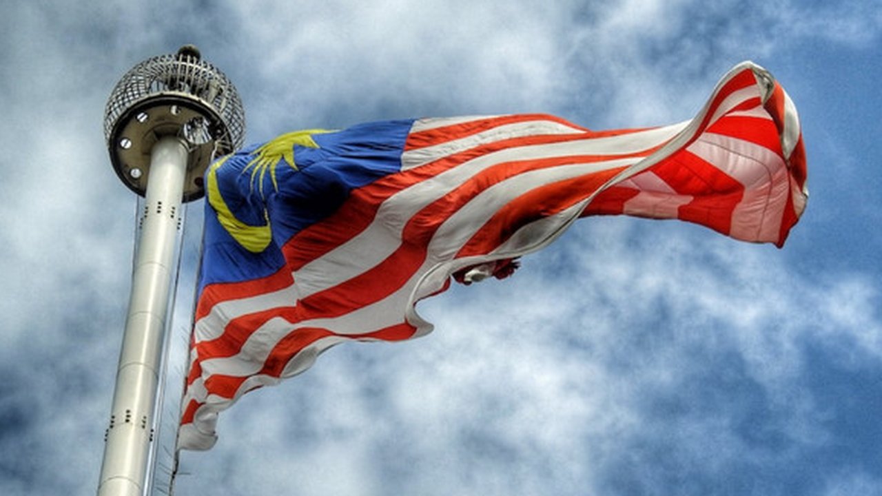<p>Ilustrasi bendera Malaysia. (Unsplash/mkjr_)</p>