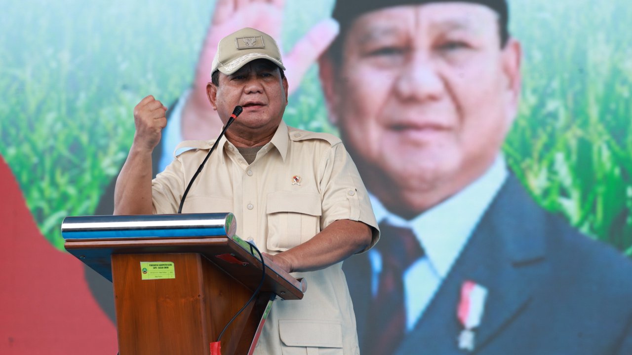 Pasangan calon presiden dan wakil presiden (Capres-Cawapres) nomor urut 2 Prabowo Subianto dan Gibran Rakabuming Raka tiba di Gedung Komisi Pemilihan Umum Republik Indonesia (KPU RI), Jakarta