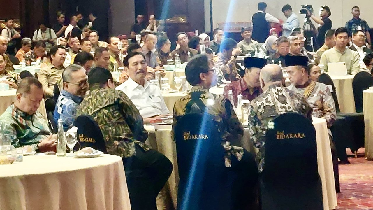 <p>Menteri Pendayagunaan Aparatur Negara dan Reformasi Birokrasi (PANRB) Abdullah Azwar Anas meluncurkan buku biografi pada Kamis, 10 Oktober 2024. (Tasha/Liputan6.com)</p>