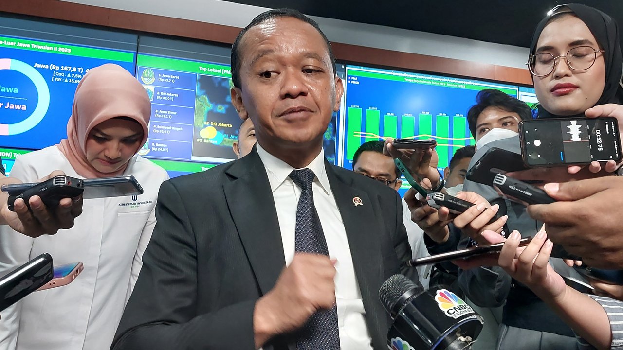 <p>Menteri Investasi/Kepala Badan Koordinasi Penanaman Modal (BKPM) Bahlil Lahadalia Kantor Kementerian Investasi/BKPM, Jumat (21/7/2023). Bahlil mengungkap realisasi investasi di berbagai wilayah Indonesia. (Arief/Liputan6.com)</p>