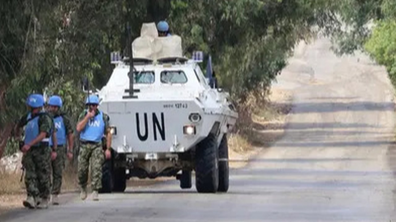 Pasukan Sementara PBB di Lebanon (UNIFIL) meningkatkan patroli pasca rerangan Israel di Lebanon. (JOSEPH EID/AFP)