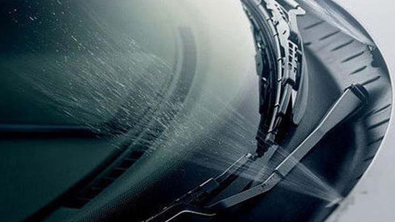 Mengatasi Kaca Mobil Berembun, Penyebab dan Solusi yang Efektif